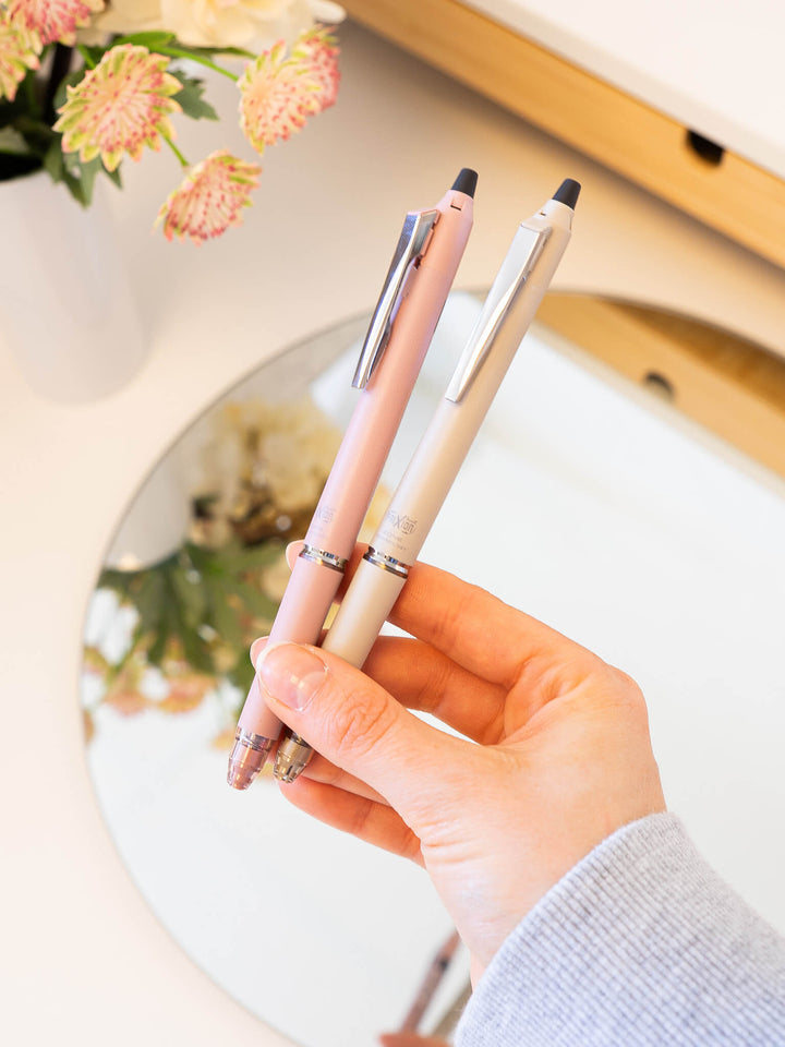 Pilot frixion zone 0,7 utviskbar penn beige og rosa