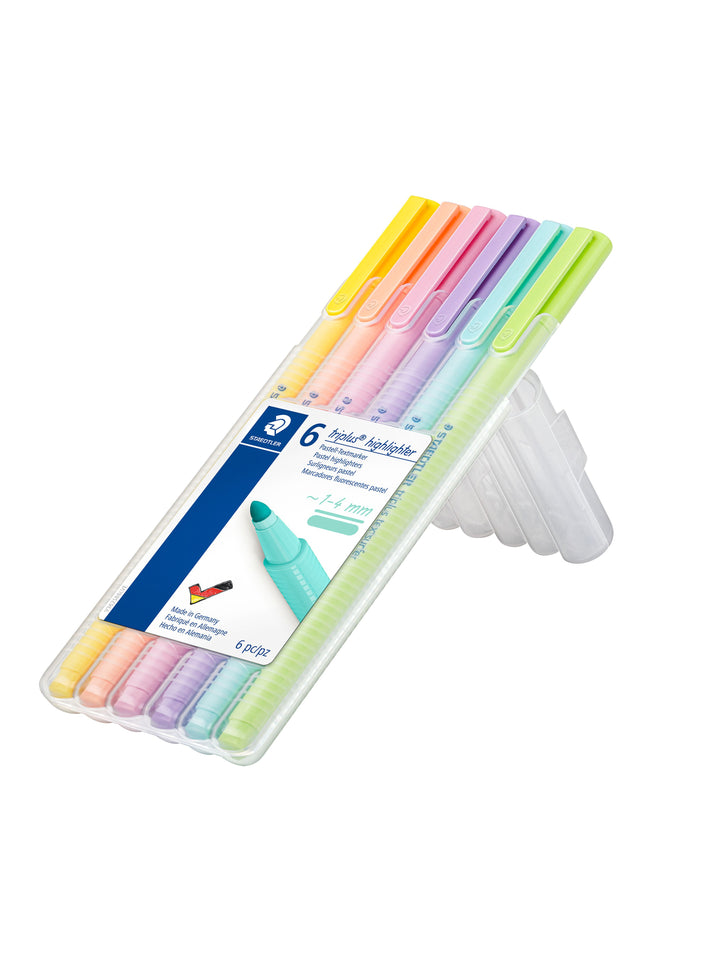 Fleksibel 1-4 mm fiberspiss. Vannbasert og hurtigtørkende. Blør minimalt. Garantert ingen gjennomblødning på noen av våre papirprodukter.   Staedtler Triplus Textsurfer 6-pack - pastell